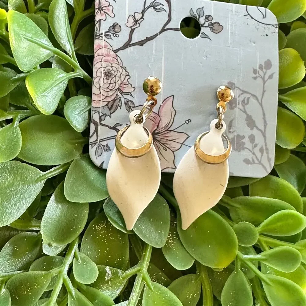 BOGO FREE VTG 90s enamel dangle earrings